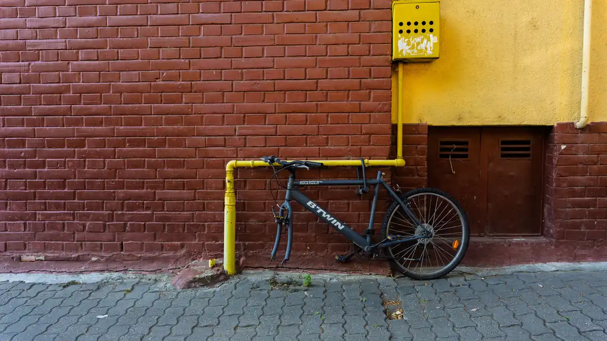 A bicycle leaning against a brick wall