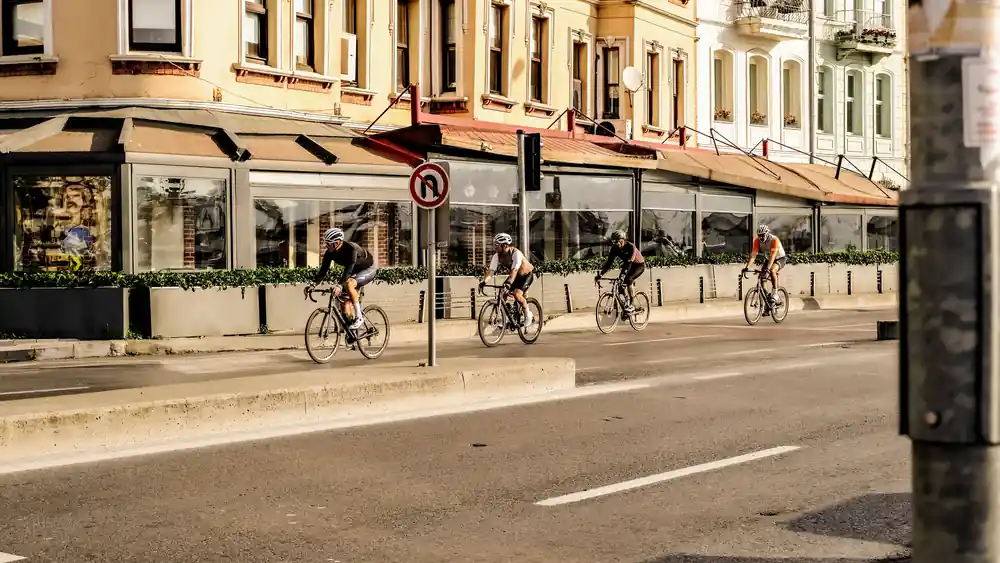 A hybrid bicycle suited to city riding