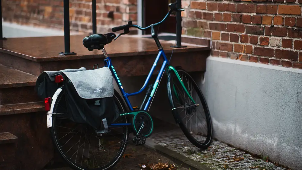 Bicycle with pannier bag for commuting in the city